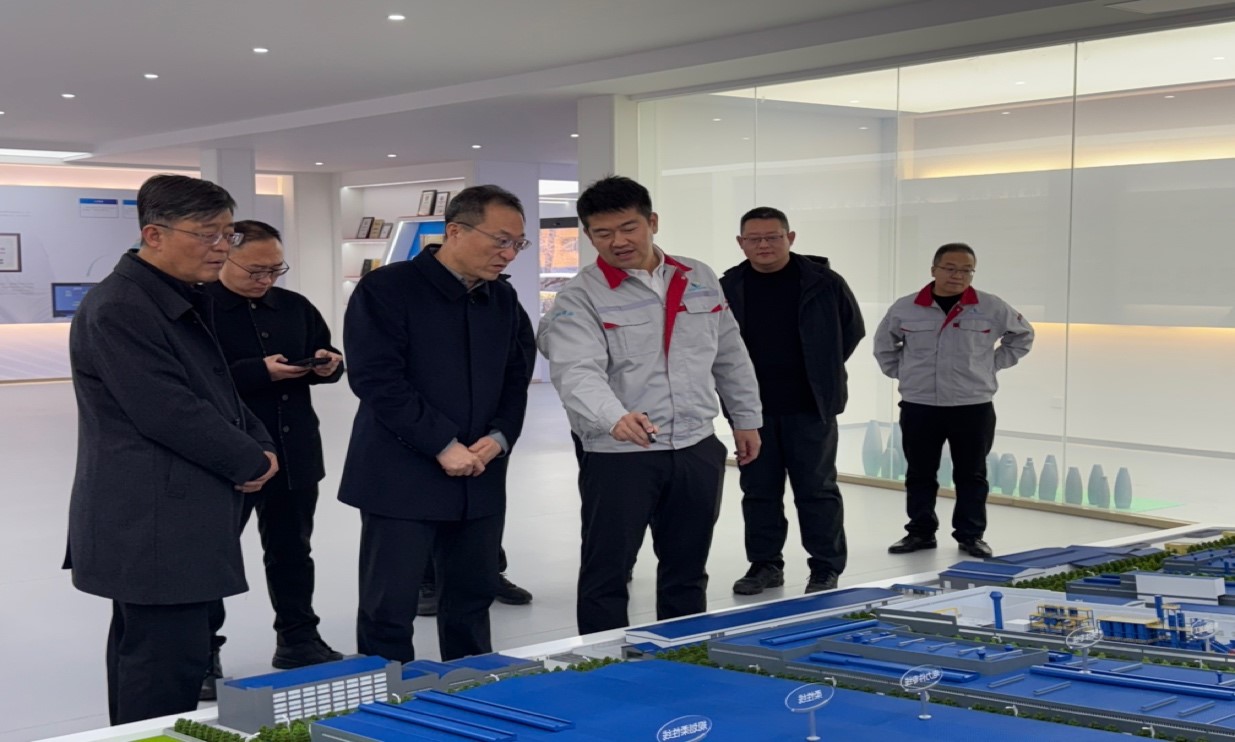 臨汾經(jīng)濟開發(fā)區(qū)黨工委書記、管委會主任白建成一行深入華翔圣德曼新能源汽車零部件產(chǎn)業(yè)園調(diào)研